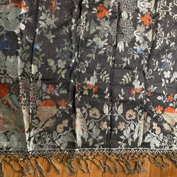 Lustrous Vintage Damask Tablecloth/Accent Fabric - Picture 8 of 16